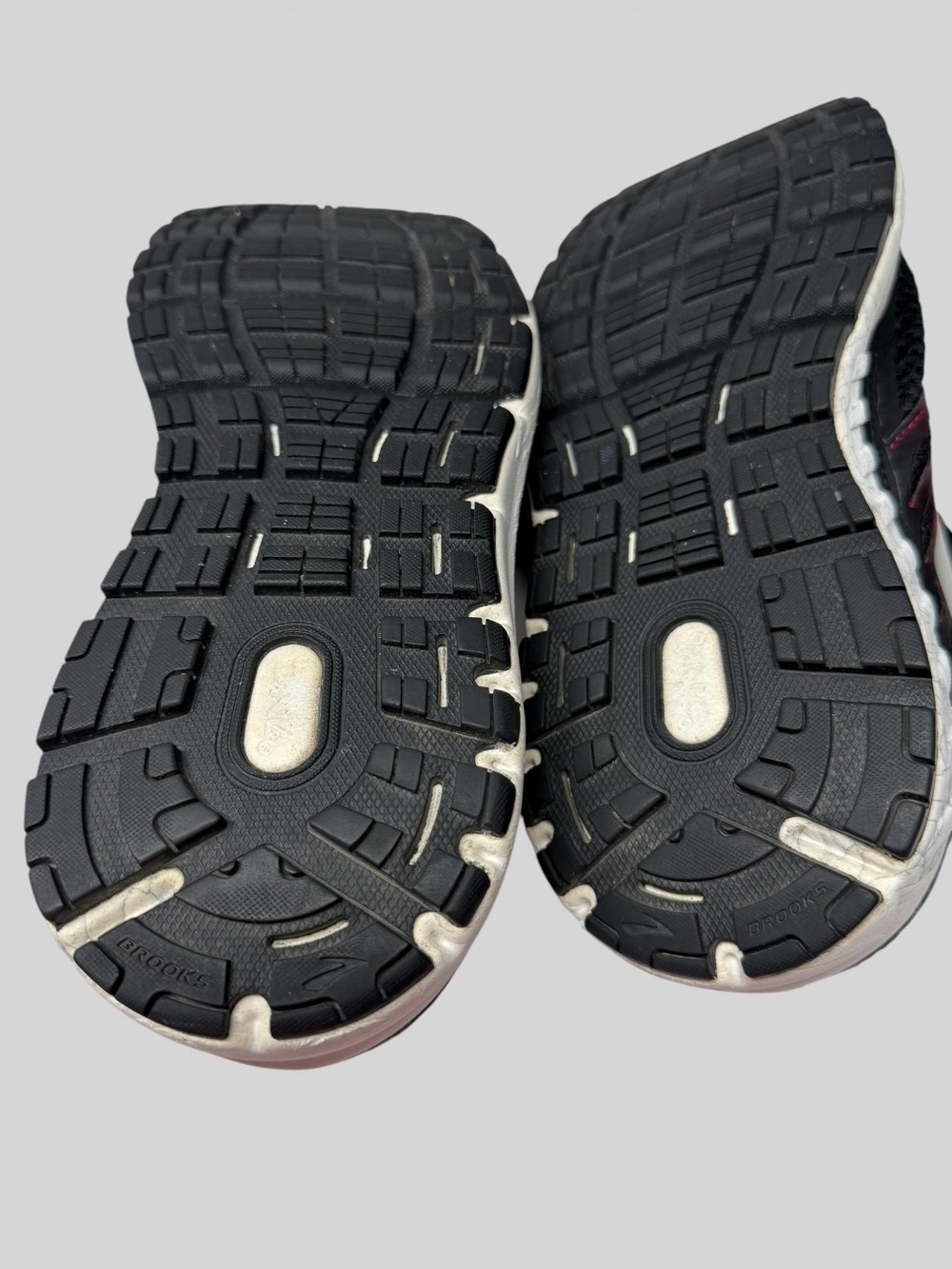 Brooks Women's Black and Pink Running Sneakers - Picture 8 of 8